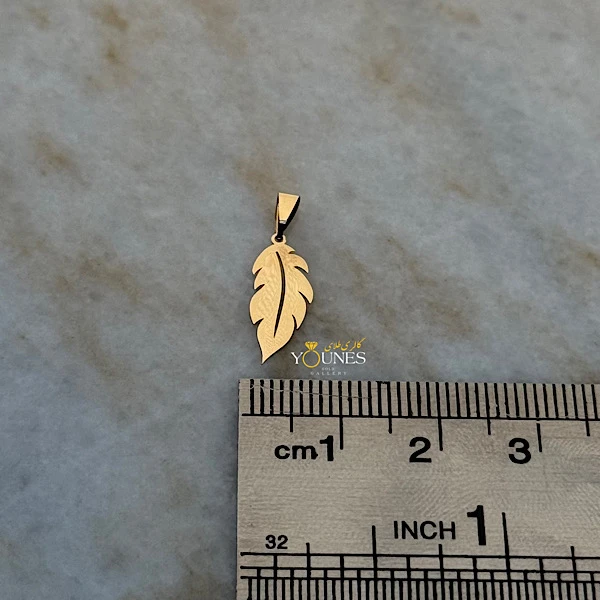 تصویر دوم آویز برگ جنگلی طلا لیزری